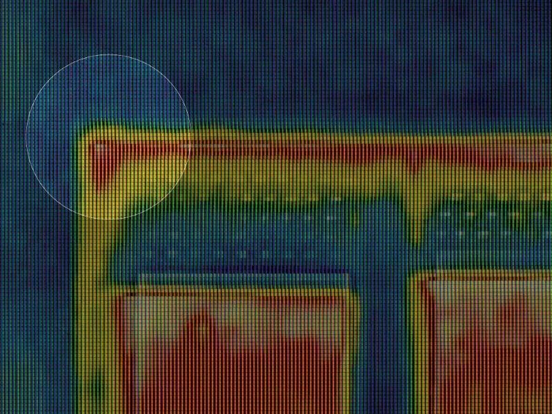 Foto termografica in corrispondenza di un cassonetto finestra non isolato