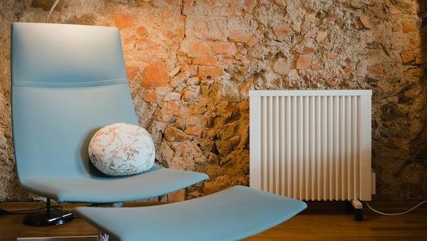 Calorifero bianco dipinto - Fonte foto: Unsplash