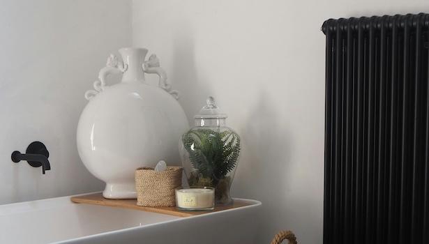 Termosifone in ghisa verniciato - Fonte foto: Unsplash