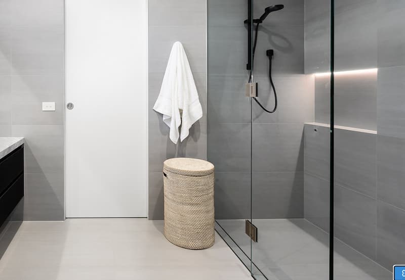 Doccia compatta praticità e design - foto Remail