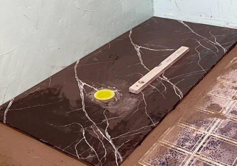 Posa di un piatto doccia 