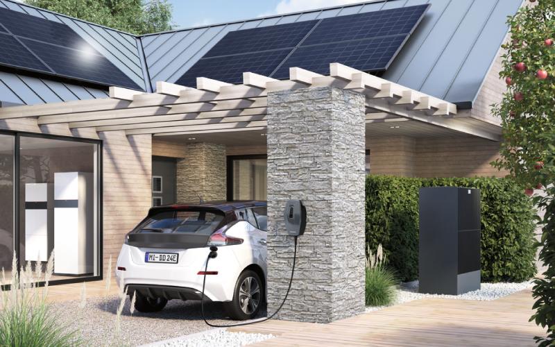 Pompa di calore Vitocal 252-A con impianto fotovoltaico e colonnina di ricarica