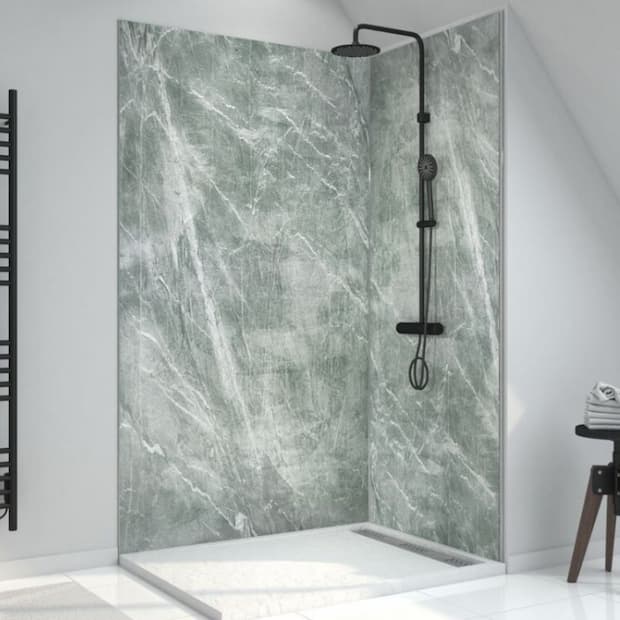 I pannelli adesivi possono dare un tocco di stile al bagno