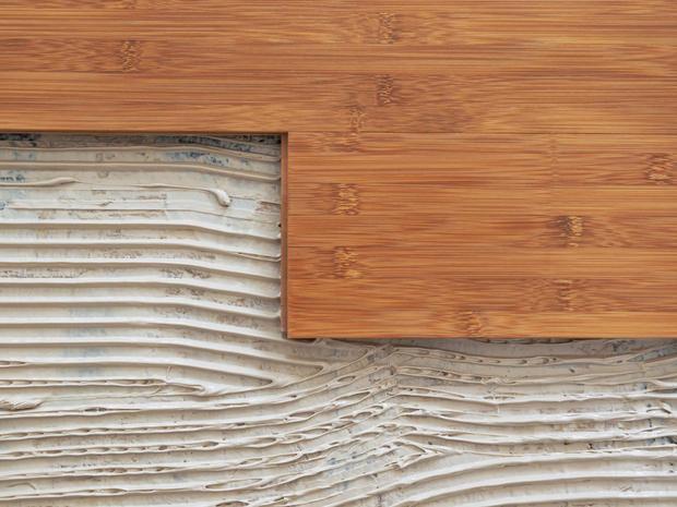 Applicazione impermeabilizzante sotto pavimento in legno 