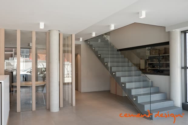 Effetto scala in microcemento per interno