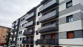 Vetri fotovoltaici integrati in facciata