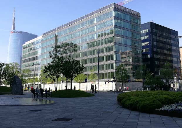 Edificio certificato LEED con facciata BIPV 