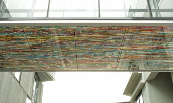 Passerella realizzata in vetro dicroico serigrafato - foto Macocco foto 