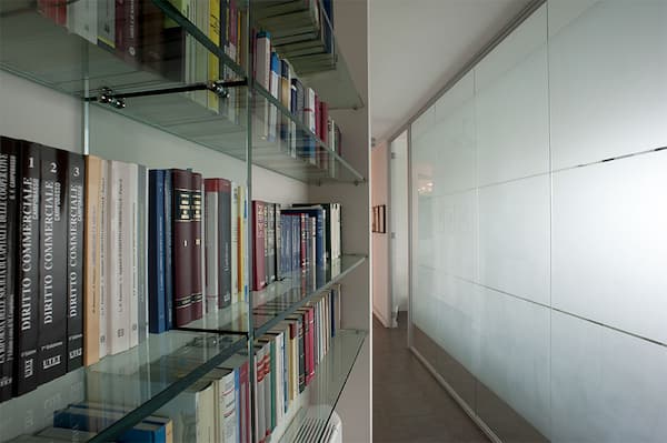 Vetro dicroico satinato per l'ufficio - foto Vetreria Bazzanese