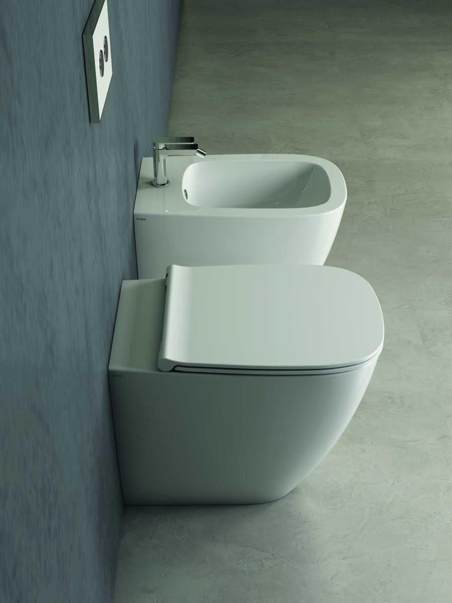 WC con scarico traslato - foto Bagnoexpert