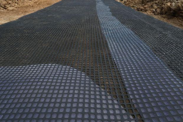 Sottofondo stradale realizzato con una rete rinforzata in fibra di basalto 