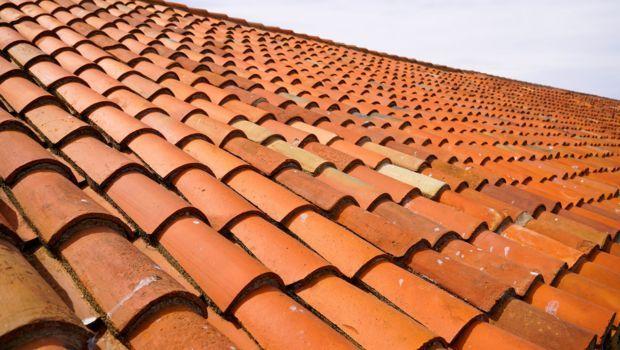 Fermaneve invisibili per coperture in tegola piana: funzionamento, dimensionamento e posa