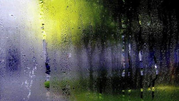 Ridurre la condensa mattutina sugli infissi senza usare deumidificatori