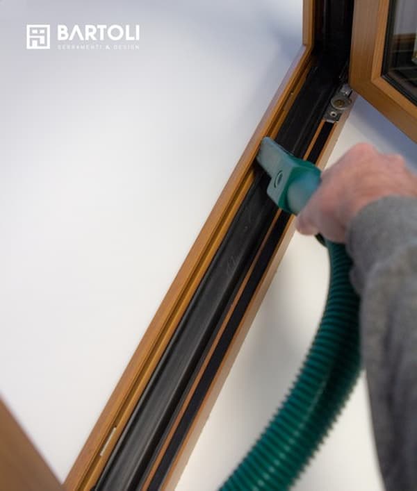 Pulire regolarmente le guarnizioni degli infissi