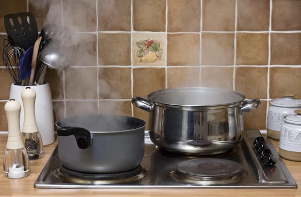 Perché usare la cappa quando si cucina per molte persone