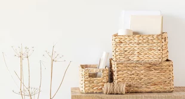 Cesti in paglia o vimini porta-oggetti