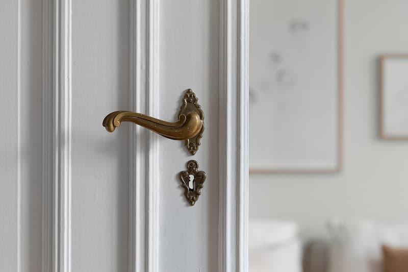 Lasciare le porte interne aperte per il fluire dell'aria calda - foto pixabay