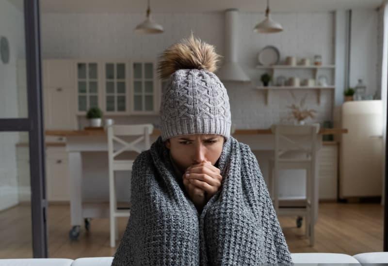 Sentire freddo in casa - foto ¡stock
