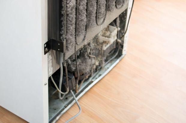 Polvere dietro il frigo