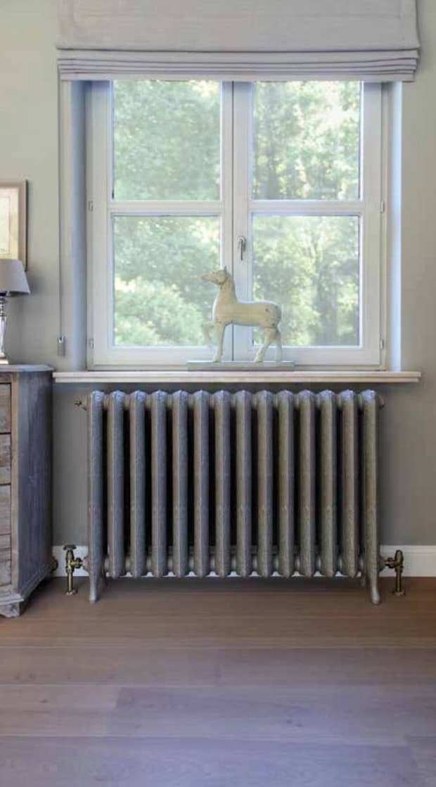 Termosifone collocato sotto la finestra