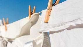 Stendere i panni in inverno senza sole: soluzioni pratiche per balconi e appartamenti