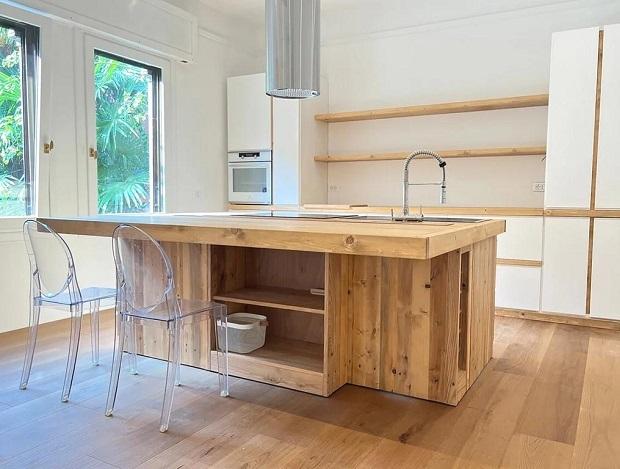 Cucina Venezia con isola in legno