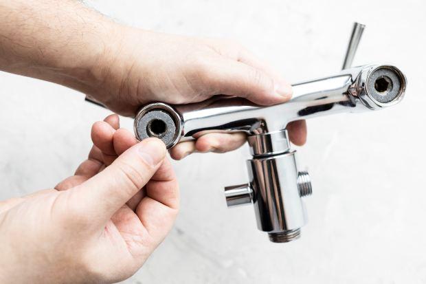 La sostituzione di rubinetti e soffioni non &egrave; la soluzione corretta