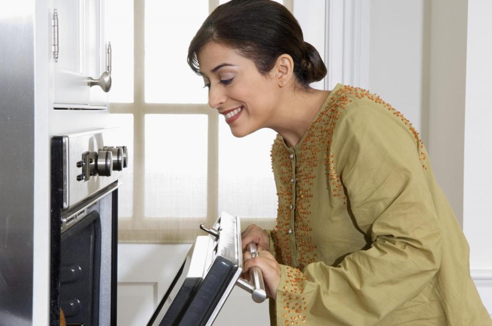 Il forno &egrave; un elettrodomestico che consuma molto - Foto Getty Images