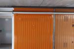 Porta garage condominiale coerenza con il contesto - foto officine locati