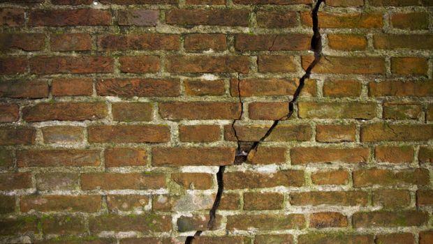 Cedimenti del terreno: sintomi da riconoscere e contromisure realmente efficaci