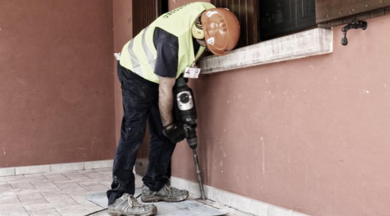 Operaio al lavoro