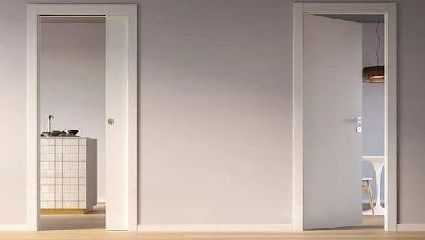 Porte a scomparsa filo muro e porte tradizionali: differenze che incidono sull'uso quotidiano