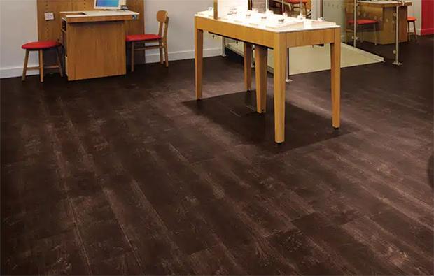 Pavimento in pvc autoposante