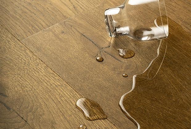 I pavimenti flottanti in pPVC sono impermeabili all'acqua