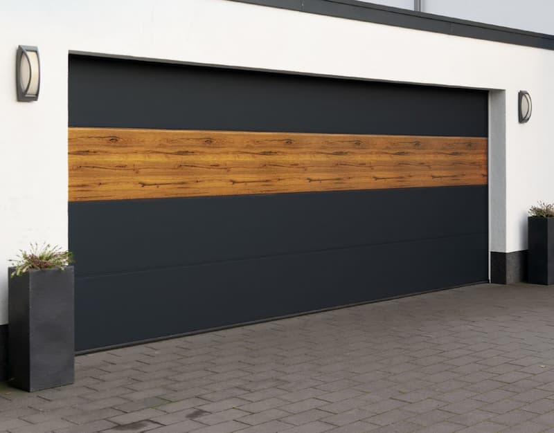 Portone sezionale in armonia stilistica