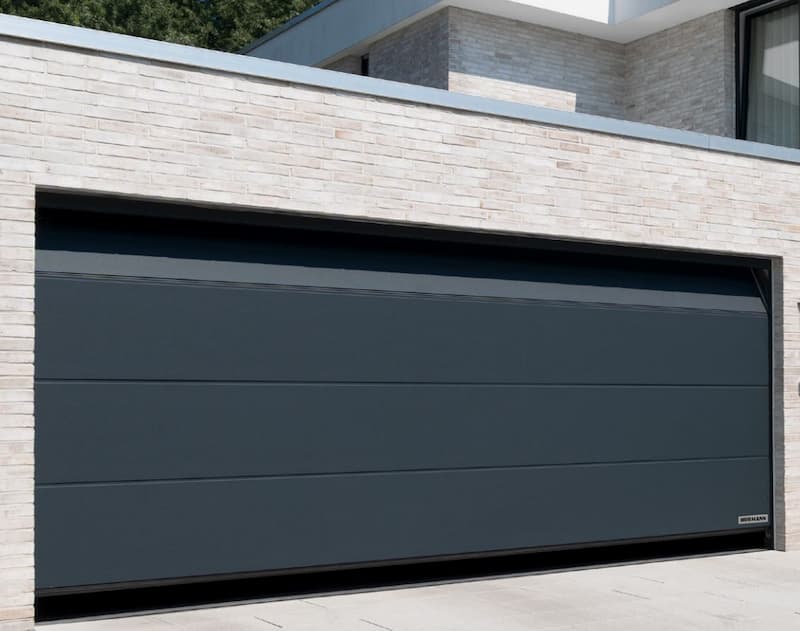 Portone sezionale: sicurezza comfort e design