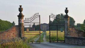 Cancello e passo carrabile su strada privata: regole, limiti e casi di abuso