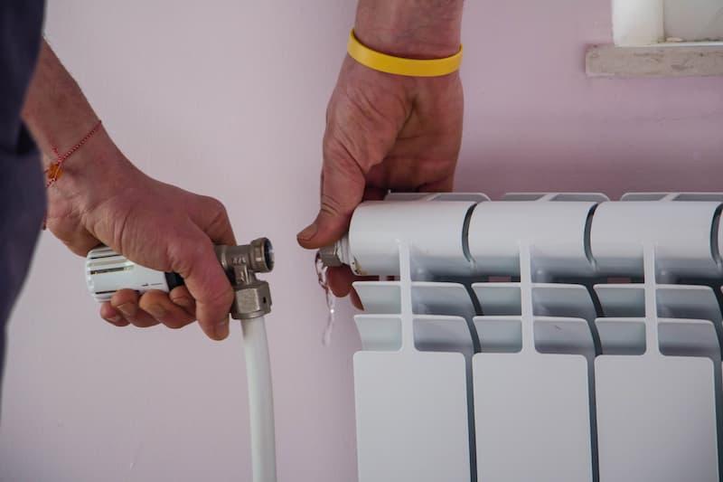 Sfiatare il termosifone - foto getty images