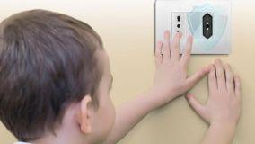 Come rendere sicuro l'impianto elettrico in una casa con bambini piccoli