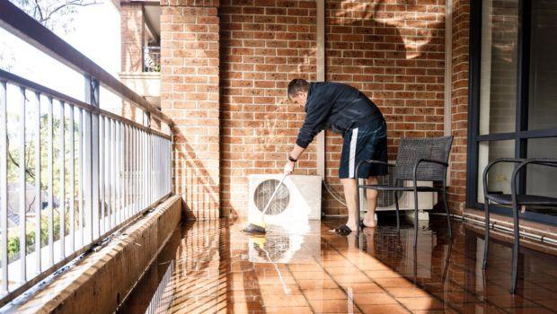 Melata e resina: perch&eacute; compaiono macchie appiccicose su pavimenti esterni e infissi