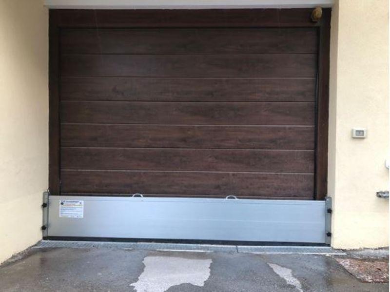 Paratia antiallagamento su porta garage 