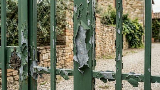 Vernice che si stacca dal ferro zincato: perch&eacute; succede anche con il primer