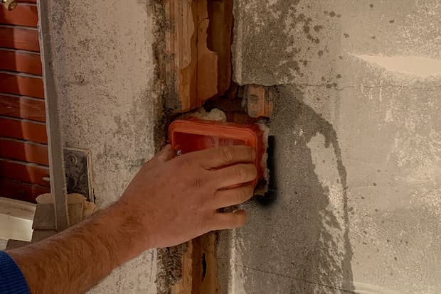 Come sigillare le scatole elettriche