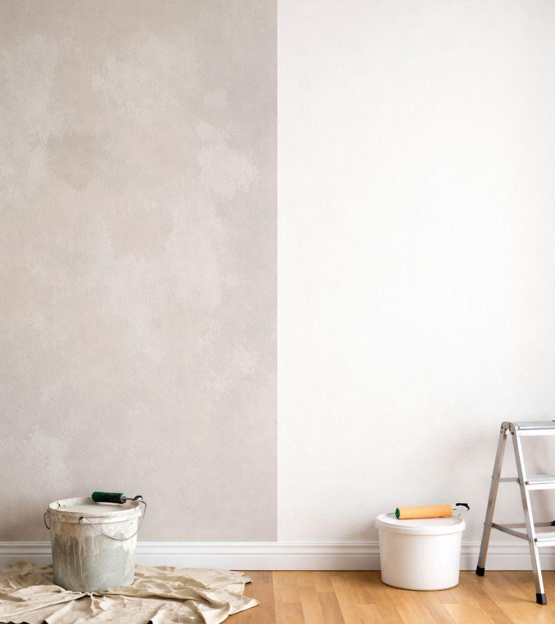 Confronto tra parete pitturata con prodotto economico e pittura di qualit&agrave;