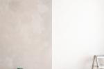 Confronto tra parete pitturata con prodotto economico e pittura di qualit&agrave;