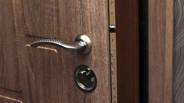 Condensa sulla superficie interna delle porte blindate: perch&eacute; si forma e come intervenire