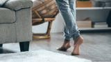 Pavimento che suona vuoto vicino alle pareti: cause reali e come intervenire senza rifare tutto