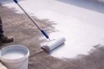 Applicazione di rivestimento impermeabilizzante su terrazzo - Canva