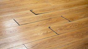 Parquet con bolle o rigonfiamenti: quando &egrave; umidit&agrave; superficiale e quando c'&egrave; un problema sotto