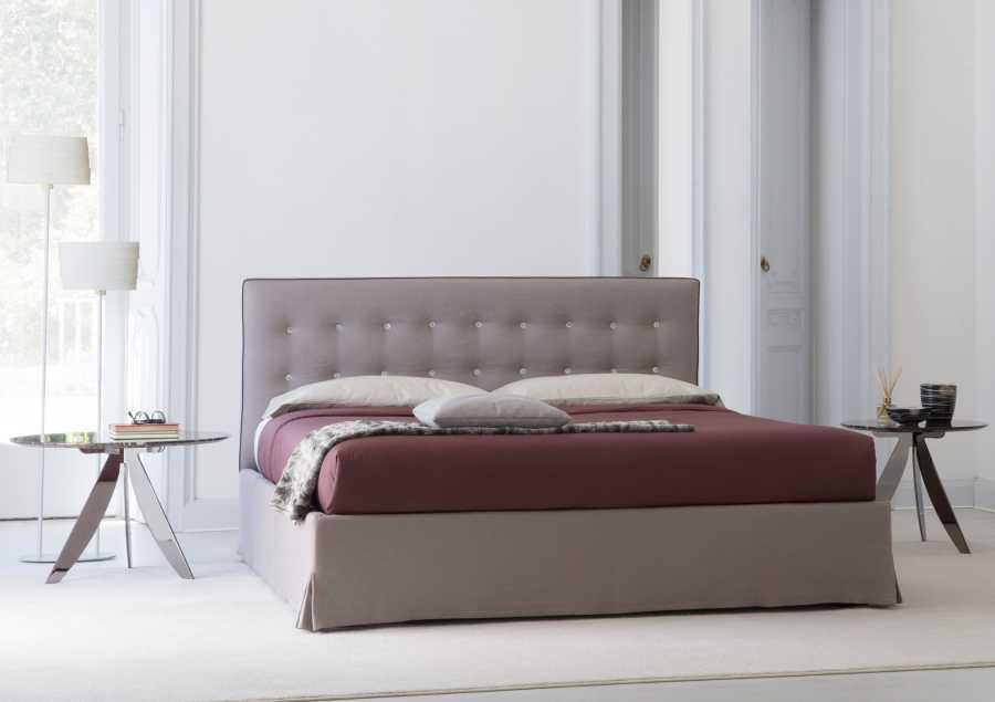 Letto con testata trapuntata Marais di BertO Salotti
